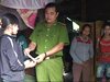 Ban An toàn giao thông thị xã Ayun Pa tổ chức đi thăm và tặng quà g...