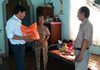 Phòng Lao động-TB&XH thị xã Ayun Pa tổ chức trao quà cho trẻ em mù ...