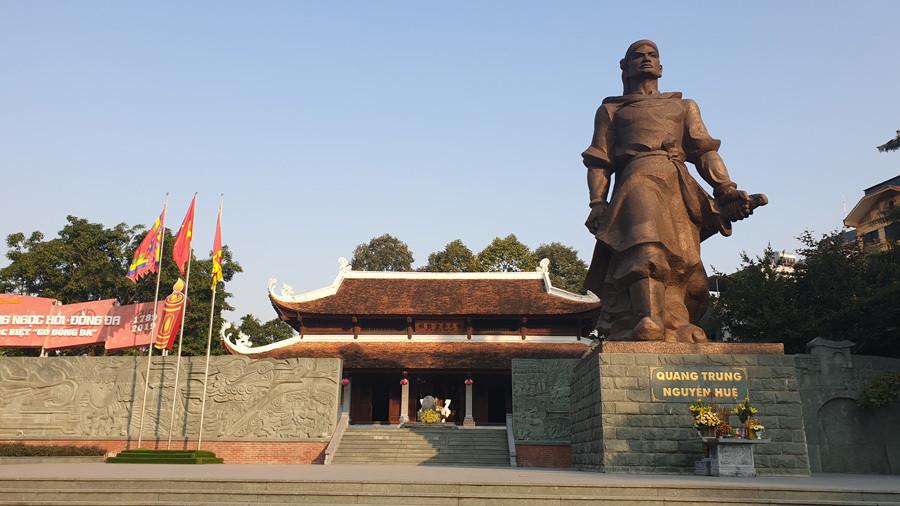 Dâng hương tưởng nhớ Hoàng đế Quang Trung-Nguyễn Huệ | Báo Nhân Dân điện tử